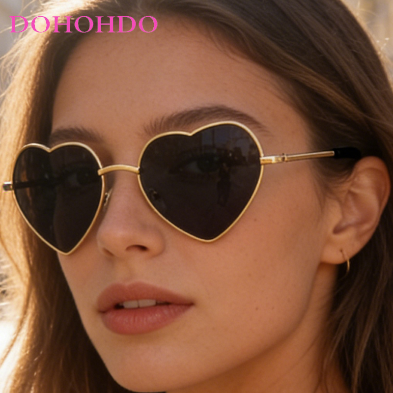 Men Fashion Photography - Lunettes de soleil Y2K tendance en